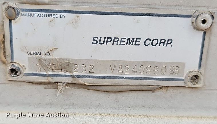 image for item MB9980 2004 Freightliner FL70  box truck