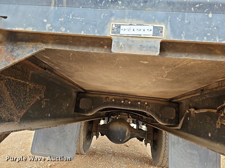 image for item MB9980 2004 Freightliner FL70  box truck