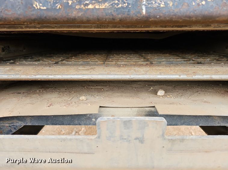 image for item MB9980 2004 Freightliner FL70  box truck