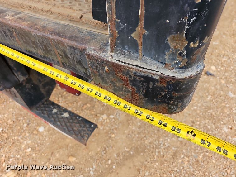 image for item MB9980 2004 Freightliner FL70  box truck