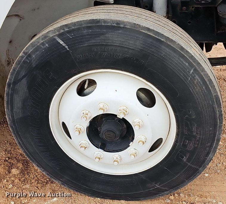 image for item MB9980 2004 Freightliner FL70  box truck