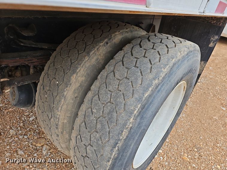 image for item MB9980 2004 Freightliner FL70  box truck