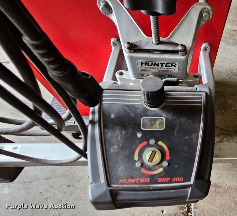 image for item MI9505 Hunter P611  alignment machine