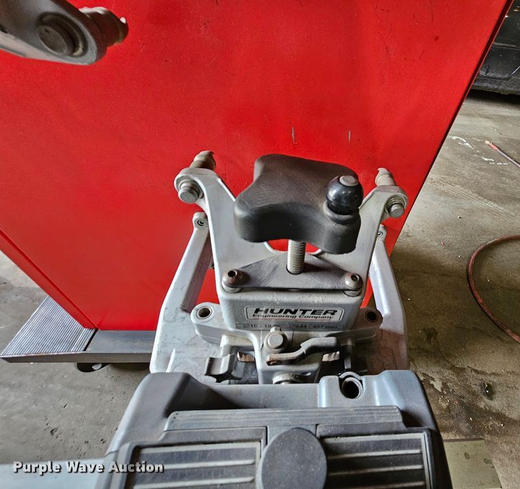 image for item MI9505 Hunter P611  alignment machine