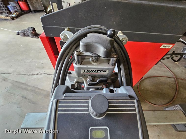 image for item MI9505 Hunter P611  alignment machine