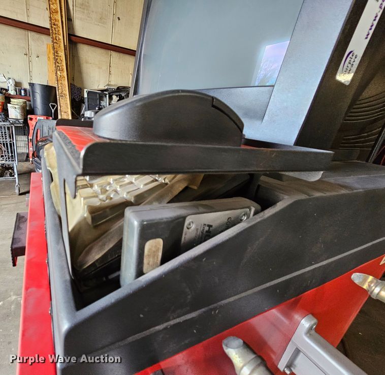 image for item MI9505 Hunter P611  alignment machine