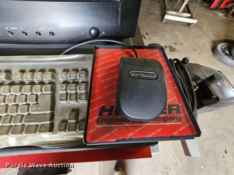 image for item MI9505 Hunter P611  alignment machine