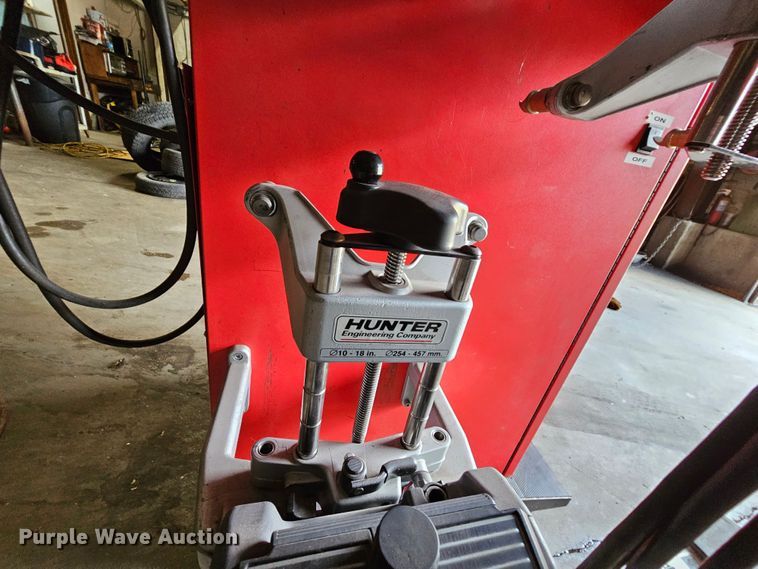 image for item MI9505 Hunter P611  alignment machine