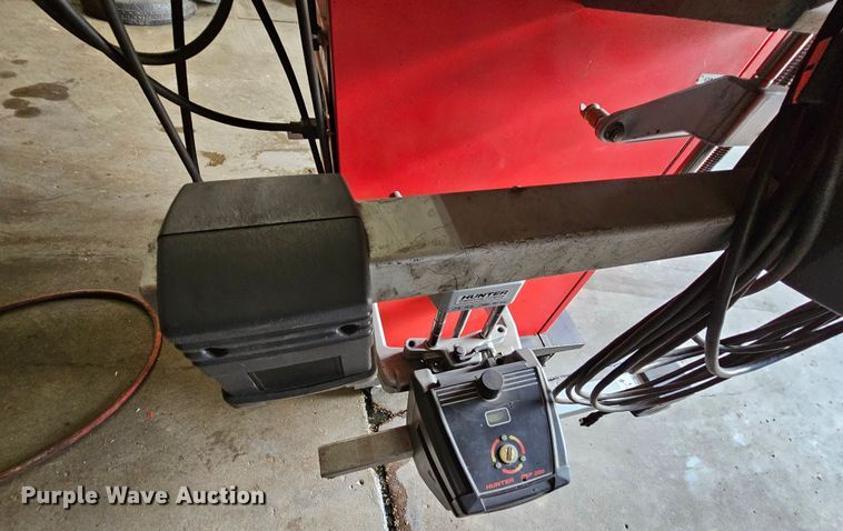 image for item MI9505 Hunter P611  alignment machine
