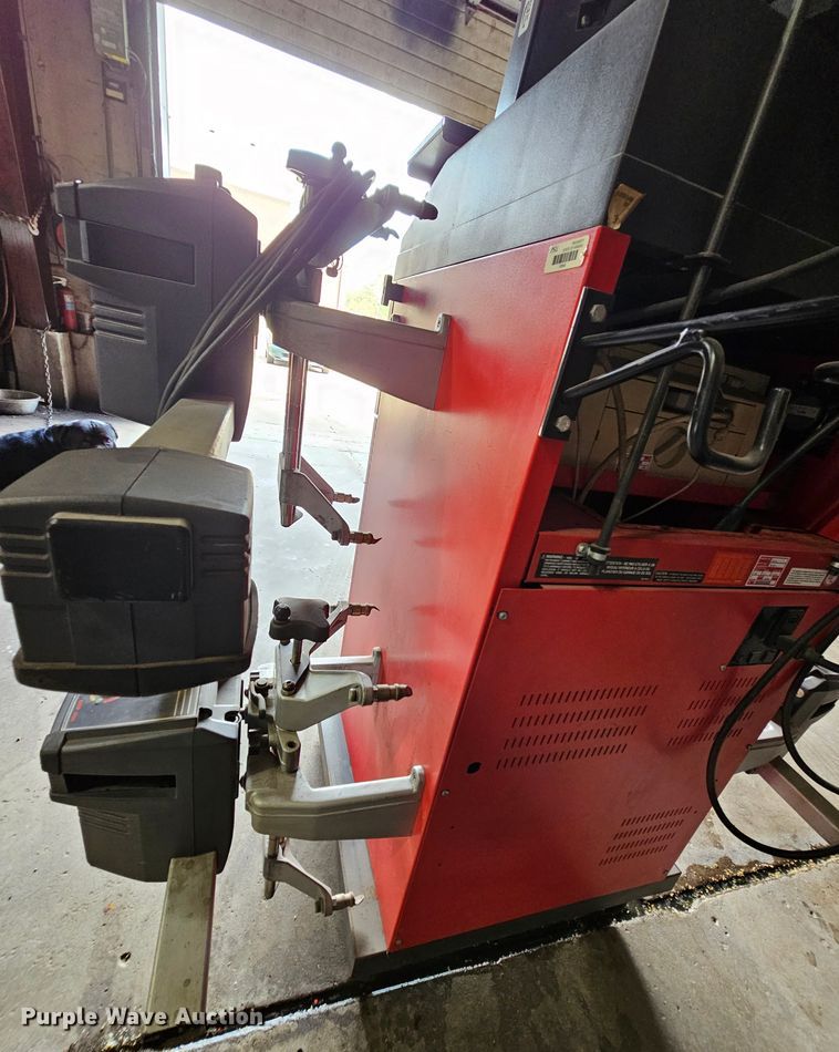 image for item MI9505 Hunter P611  alignment machine