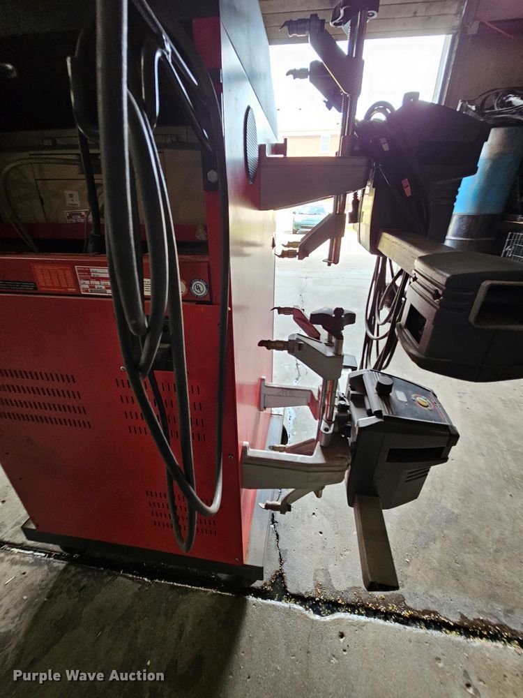 image for item MI9505 Hunter P611  alignment machine