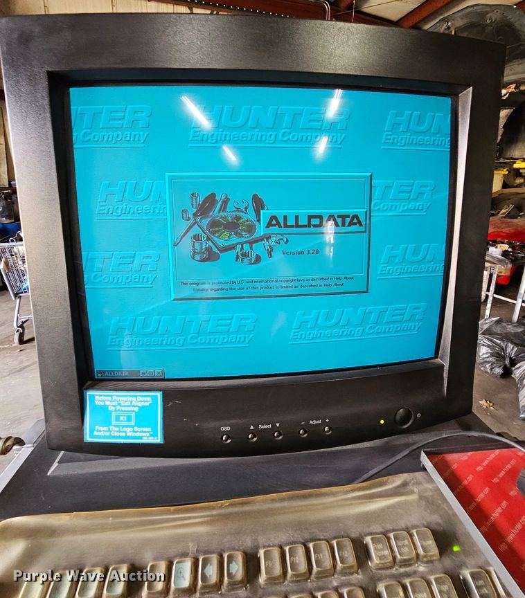 image for item MI9505 Hunter P611  alignment machine