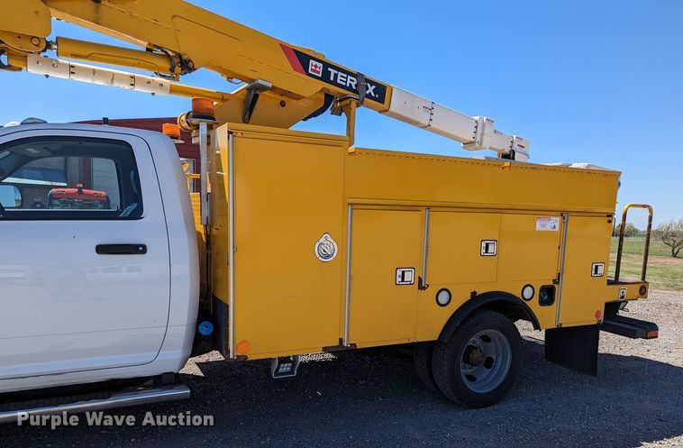 image for item MN9805 2014 Dodge Ram 5500  bucket truck