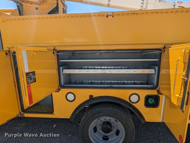 image for item MN9805 2014 Dodge Ram 5500  bucket truck