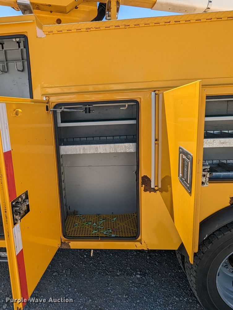 image for item MN9805 2014 Dodge Ram 5500  bucket truck