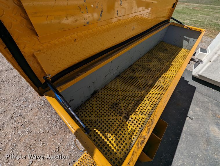 image for item MN9805 2014 Dodge Ram 5500  bucket truck