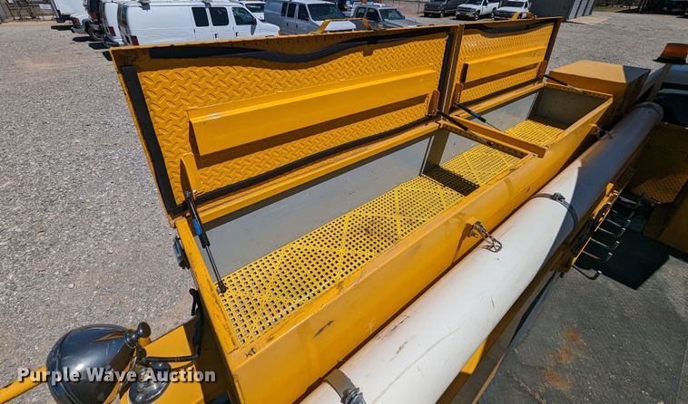 image for item MN9805 2014 Dodge Ram 5500  bucket truck
