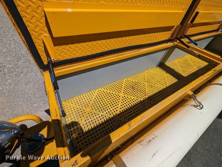 image for item MN9805 2014 Dodge Ram 5500  bucket truck