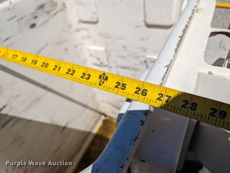 image for item MN9805 2014 Dodge Ram 5500  bucket truck