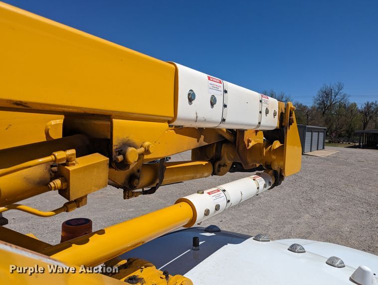 image for item MN9805 2014 Dodge Ram 5500  bucket truck