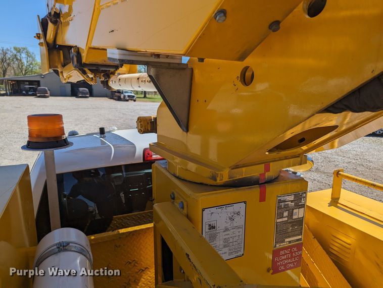 image for item MN9805 2014 Dodge Ram 5500  bucket truck