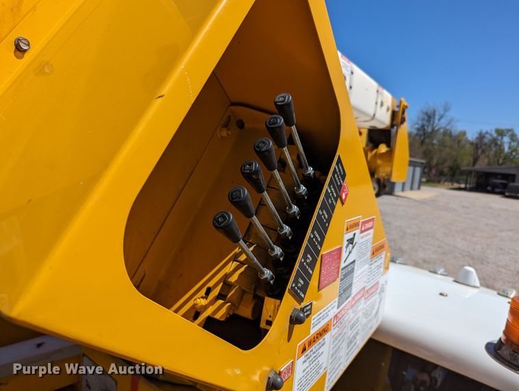 image for item MN9805 2014 Dodge Ram 5500  bucket truck