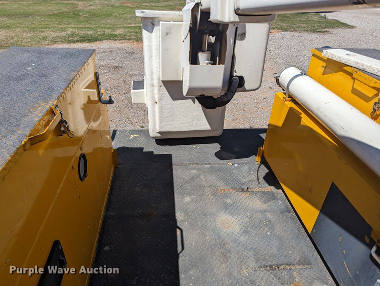 image for item MN9805 2014 Dodge Ram 5500  bucket truck