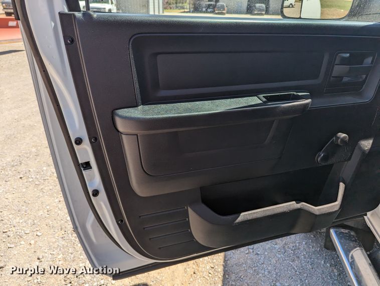 image for item MN9805 2014 Dodge Ram 5500  bucket truck