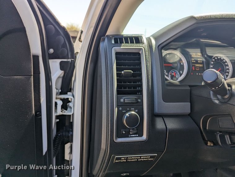 image for item MN9805 2014 Dodge Ram 5500  bucket truck