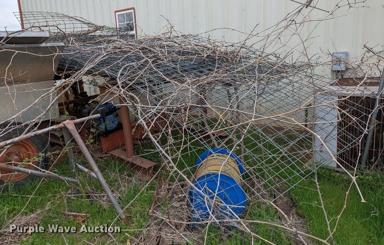 image for item MN9865 Approximately 35 livestock panels