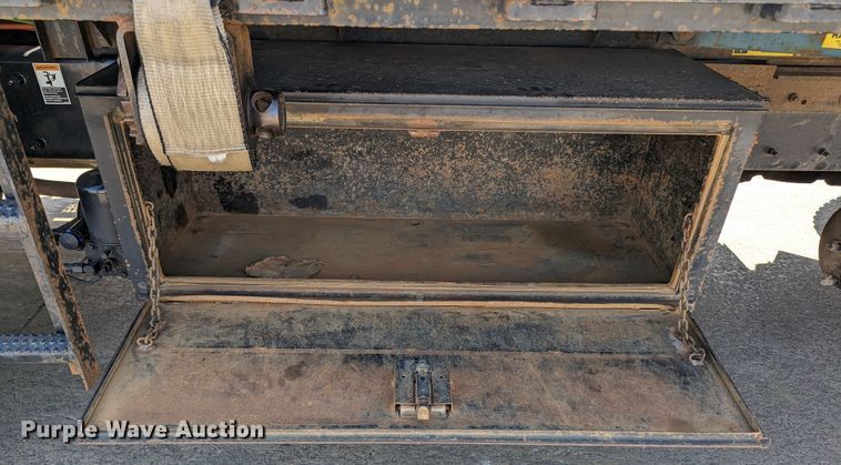 image for item MN9874 2014 Peterbilt 330  dump flatbed truck