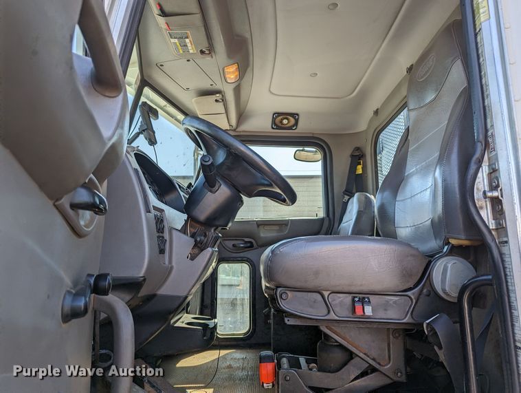 image for item MN9874 2014 Peterbilt 330  dump flatbed truck