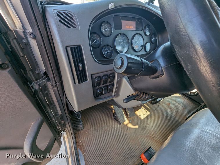 image for item MN9874 2014 Peterbilt 330  dump flatbed truck