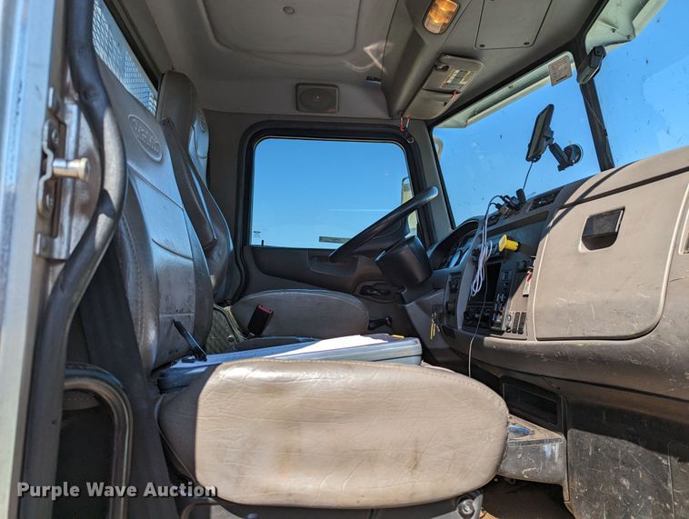 image for item MN9874 2014 Peterbilt 330  dump flatbed truck