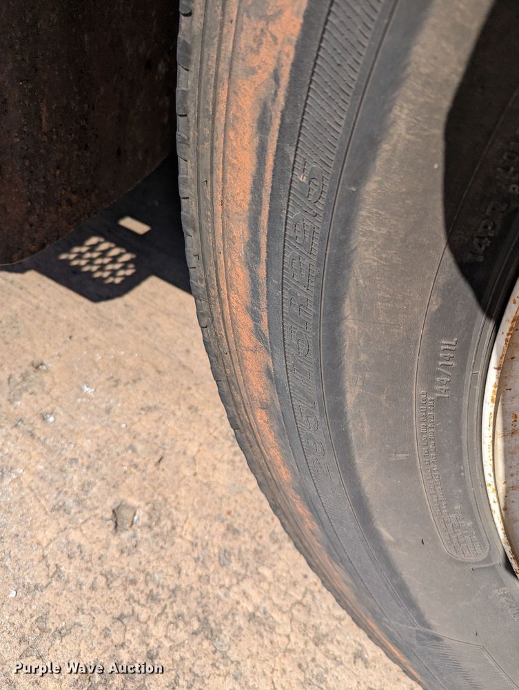 image for item MN9874 2014 Peterbilt 330  dump flatbed truck