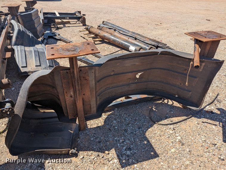 image for item MN9886 Gilbreath U5-I0-104  roll-off bed