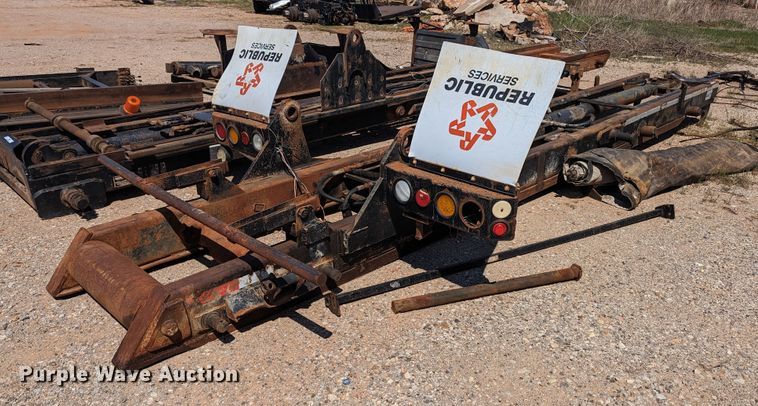 image for item MN9887 G&H Manufacturing 1500  roll-off bed