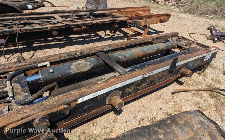 image for item MN9887 G&H Manufacturing 1500  roll-off bed