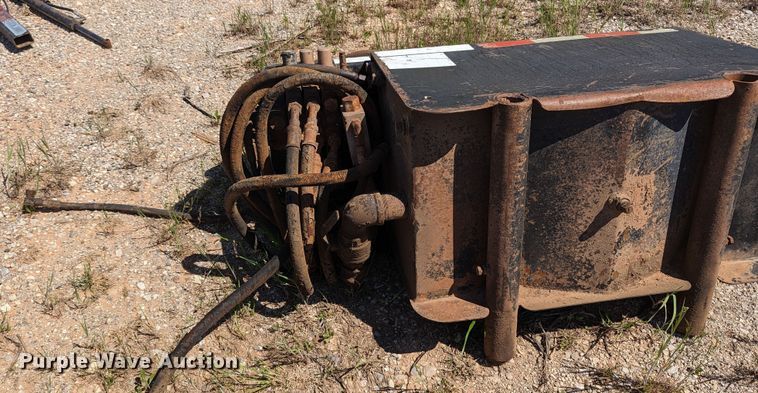 image for item MN9887 G&H Manufacturing 1500  roll-off bed