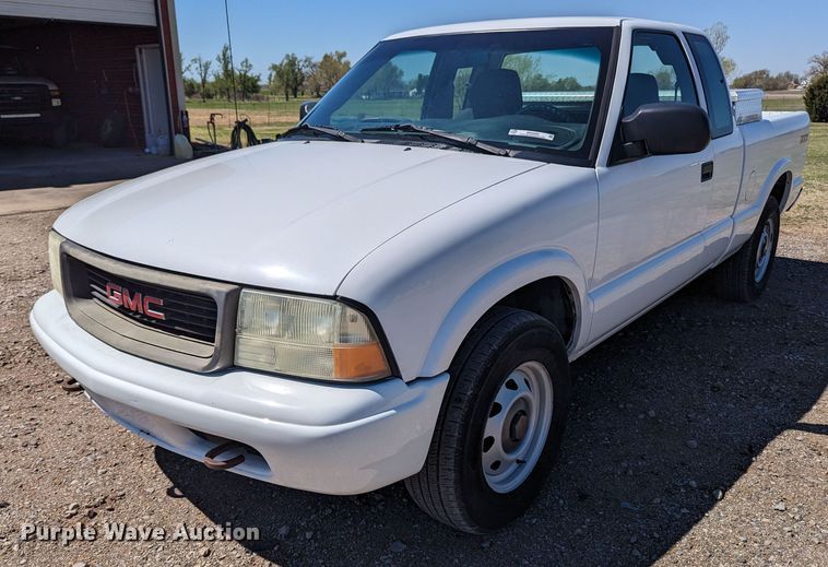 image for item MN9889 2003 GMC Sonoma  Ext. Cab pickup truck