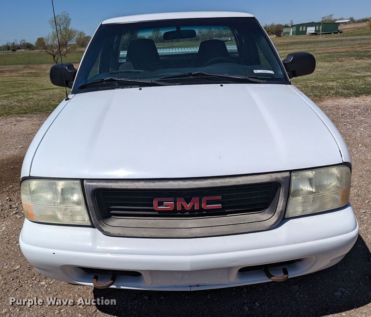 image for item MN9889 2003 GMC Sonoma  Ext. Cab pickup truck