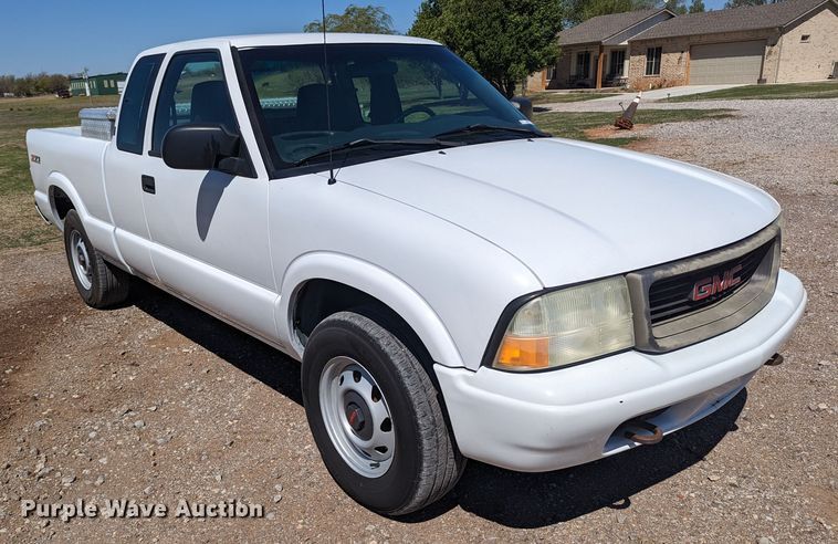 image for item MN9889 2003 GMC Sonoma  Ext. Cab pickup truck