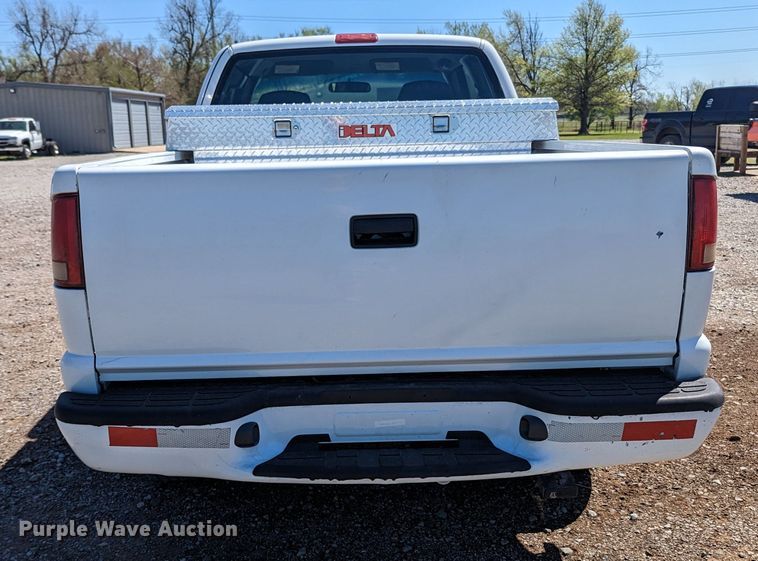 image for item MN9889 2003 GMC Sonoma  Ext. Cab pickup truck