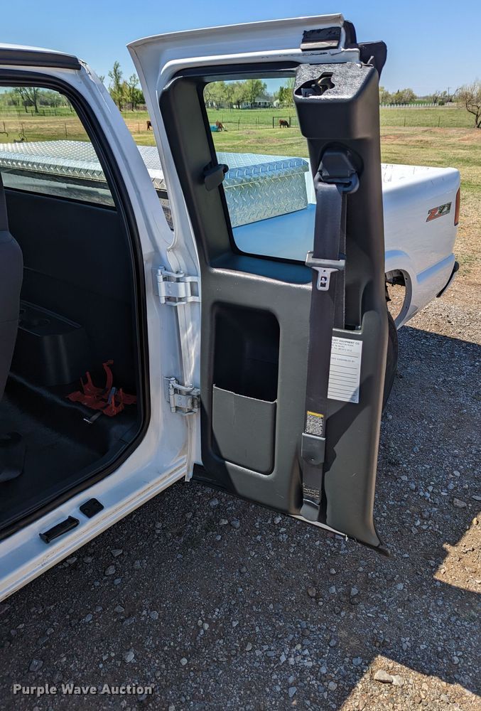 image for item MN9889 2003 GMC Sonoma  Ext. Cab pickup truck