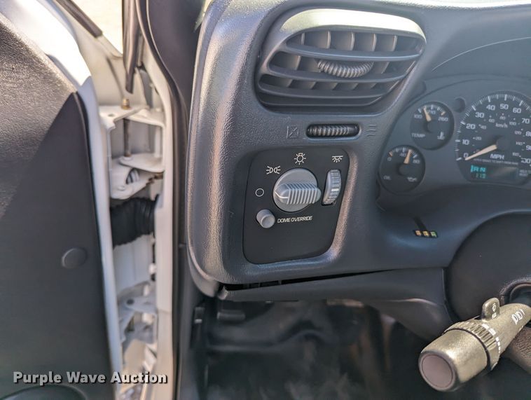 image for item MN9889 2003 GMC Sonoma  Ext. Cab pickup truck