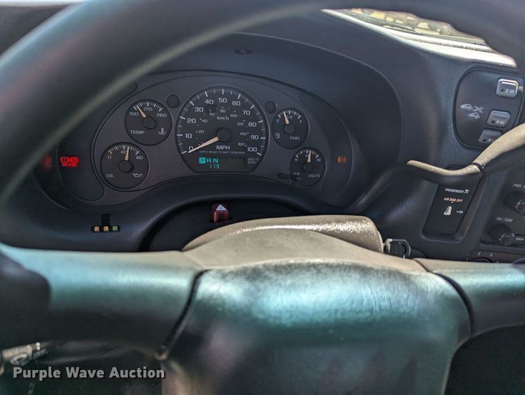 image for item MN9889 2003 GMC Sonoma  Ext. Cab pickup truck