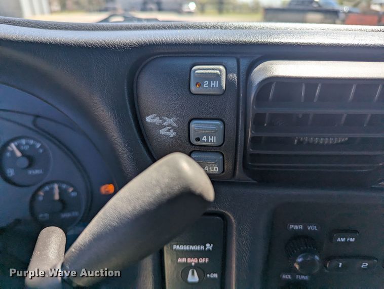 image for item MN9889 2003 GMC Sonoma  Ext. Cab pickup truck