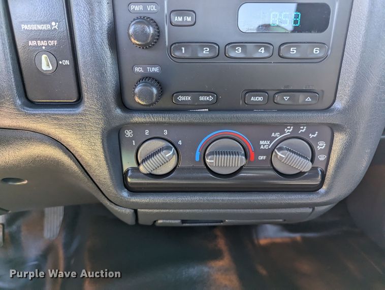 image for item MN9889 2003 GMC Sonoma  Ext. Cab pickup truck