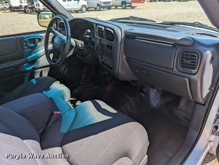 image for item MN9889 2003 GMC Sonoma  Ext. Cab pickup truck