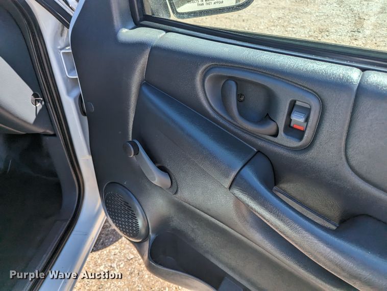 image for item MN9889 2003 GMC Sonoma  Ext. Cab pickup truck